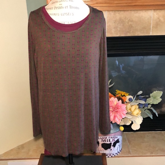 LOGO LORI GOLDSTEIN 2 tops for layering
